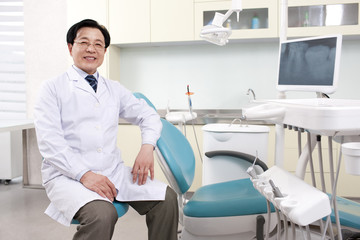 Fototapeta premium Dentist in dental clinic