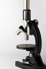 顕微鏡のイメージ