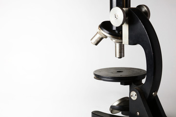 顕微鏡のイメージ