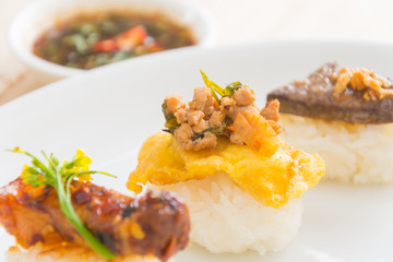 omelet with spicy pork sushi
