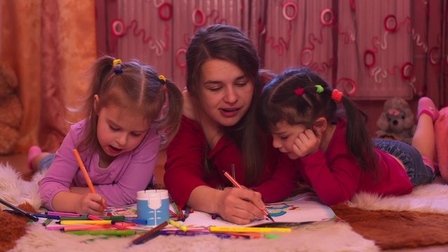Children are drawing pictures with their mother