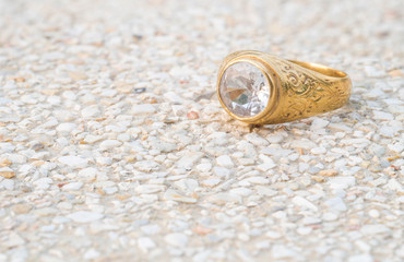 Obraz na płótnie Canvas Closeup old diamond ring on blurred stone floor background