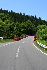 山岳道路／山形県の庄内地方で、山岳道路を撮影したドライブイメージの写真です。