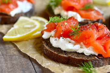 Sandwich with salted salmon and cream cheese.