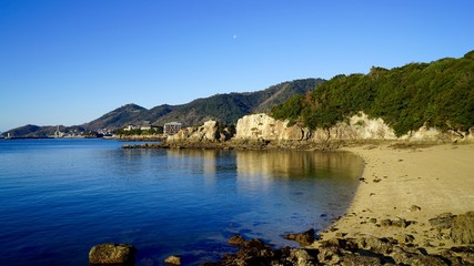 Fototapeta na wymiar 仙酔島、浦島太郎伝説の浜