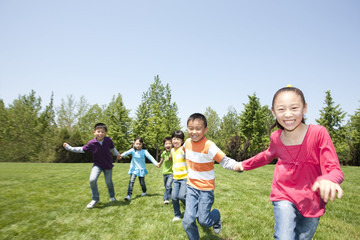 Obraz premium Young Children Playing in Field