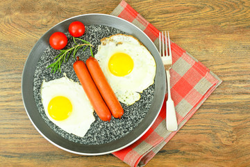 Fried eggs with fried sausages.