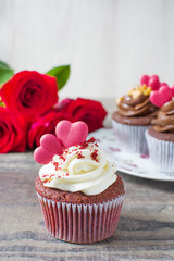 Valentine cupcake and roses
