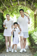 A one child family goes to play tennis