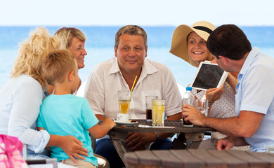 Nice pictures of their family on vacation