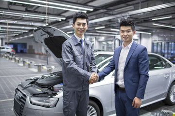 Fototapeta na wymiar Auto mechanic and car owner shaking hands