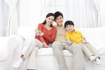 Obraz premium Happy family sitting in couch