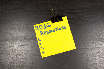2016 resolutions sticky note on wooden background