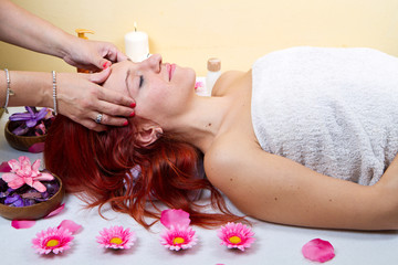 massaggio alla testa in centro benessere