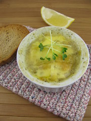 Feines Ragout mit Käse überbacken