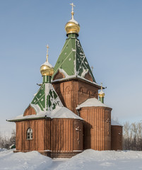 Церковь в солнечный день зимой
