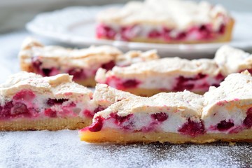 pieces of meringue cake with red currant