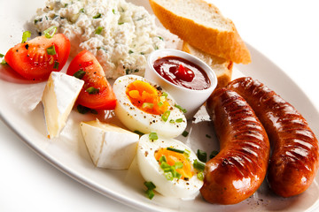 Breakfast - boiled egg, fried sausages, cottage cheese and vegetables