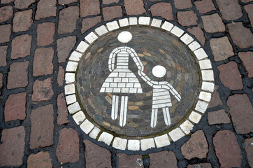 Fußgängerzone-Piktogramm in Kopfsteinpflaster