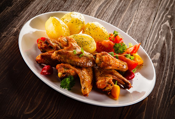Grilled chicken nuggets and vegetables