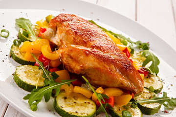 Grilled chicken fillet and vegetables