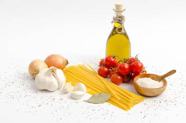 Spaghetti und Zutaten