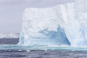 Tabular glacial ice
