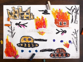 kolorowy dziecięcy rysunek: atak czołgów na miasto - obrazy, fototapety, plakaty