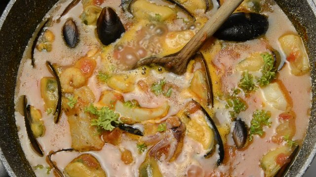 Cacciucco Կաչուկո 카치우코 Каччукко Cucina toscana Tuscan food 이탈리아 요리 Итальянская кухня Italienische K&uuml;che Cucina italiana Caciucco livornese Viareggio Livorno soup