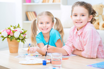 Fototapeta premium Pretty little sisters painting 