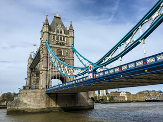 Fototapeta na wymiar Tower Bridge, the famous London landmark