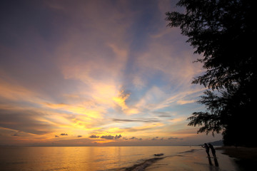 Fototapeta na wymiar beautiful sun set on a beach in Thailand