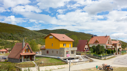 Fototapeta na wymiar beautiful houses in high mountains during the summer