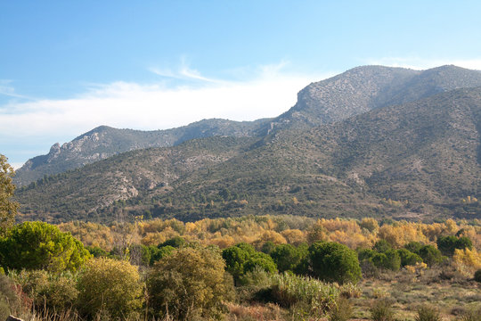 Panoramique sur les Pyrénées depuis le lac de Médiano, Aragon, Espagne