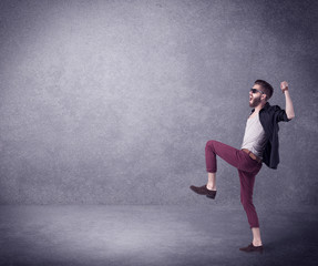 Obraz premium Fashion model shouting in empty space