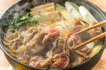 普通のすきやき　 sukiyaki with high-quality Japanese food
