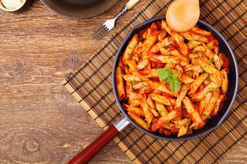 Penne with roasted chicken in tomato sauce