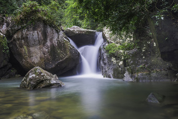 Fototapeta na wymiar Khao chamao waterfall