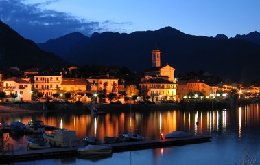 Obraz premium Baveno am Lago Maggiore am Abend