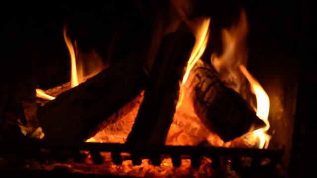 Brennendes Kaminfeuer