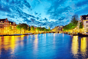 Obraz premium Famous Amstel river and night view of beautiful Amsterdam city.