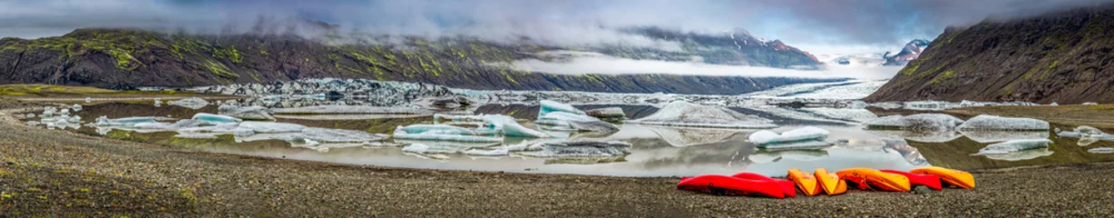 Crédence de cuisine en verre imprimé Glaciers Panorama of Vatnajokull glacier and lake at sunrise in Iceland