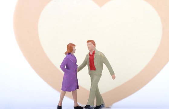 miniatura di coppia eterosessuale innamorata