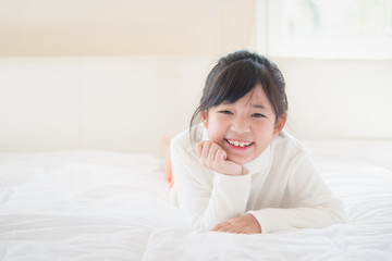 Obraz na płótnie Canvas asian girl lying on the bed