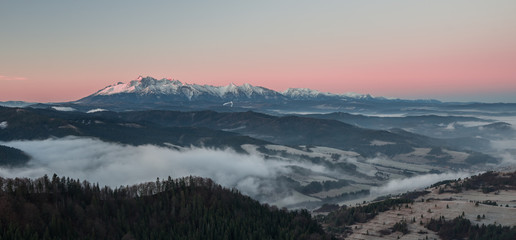 Obraz na płótnie Canvas Tatra Mountains from Wysoka in Pieniny mountains, autumn morning