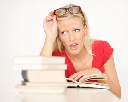 Studentin mit B&uuml;cher 