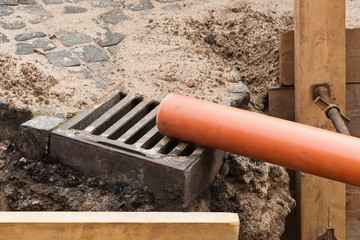 Provisorische Regenwasserableitung bei Strassenbauarbeiten