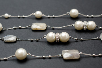 Fototapeta na wymiar texture of beads and chains