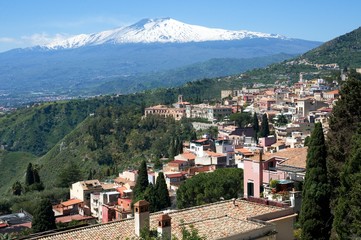 Obraz premium Ancient town Taormina and volcano Etna in the Sicily, Italy