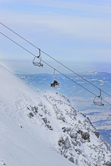 Fototapeta na wymiar Chair lifts with passengers in Kasprowy Wierch in Zakopane in winter